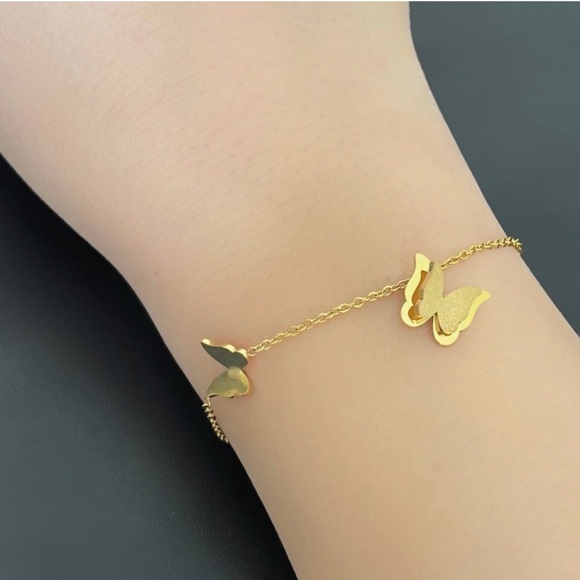 Chic Gold Butterfly Chain Bracelet - Picture 7 of 7